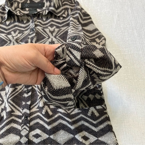 Kardashian Kollection Shirt Sheer Button Roll Tab Sleeve Animal Print Size XS - Picture 6 of 9